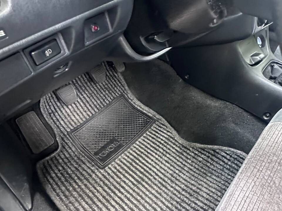 Bild 20/26 von Toyota Carina (1993)