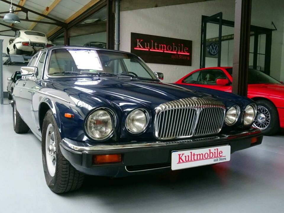 Bild 1/20 von Daimler Double Six (1988)