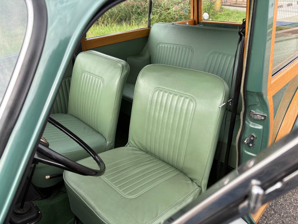 Image 8/26 of Morris Minor 1000 Traveller (1971)