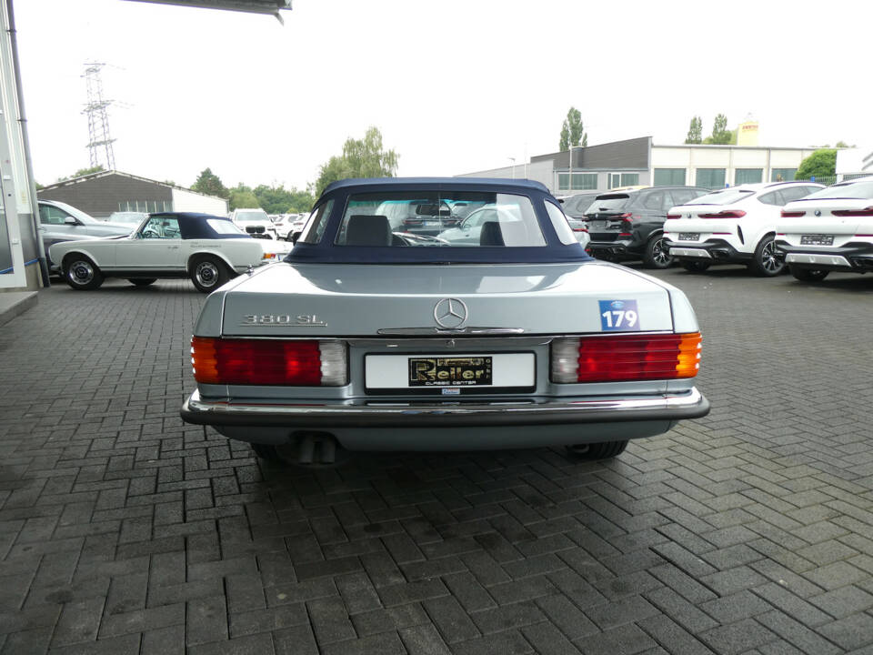 Image 5/26 de Mercedes-Benz 380 SL (1983)