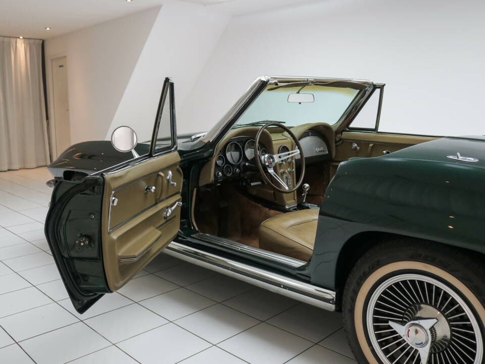 Image 4/17 of Chevrolet Corvette Sting Ray Convertible (1966)