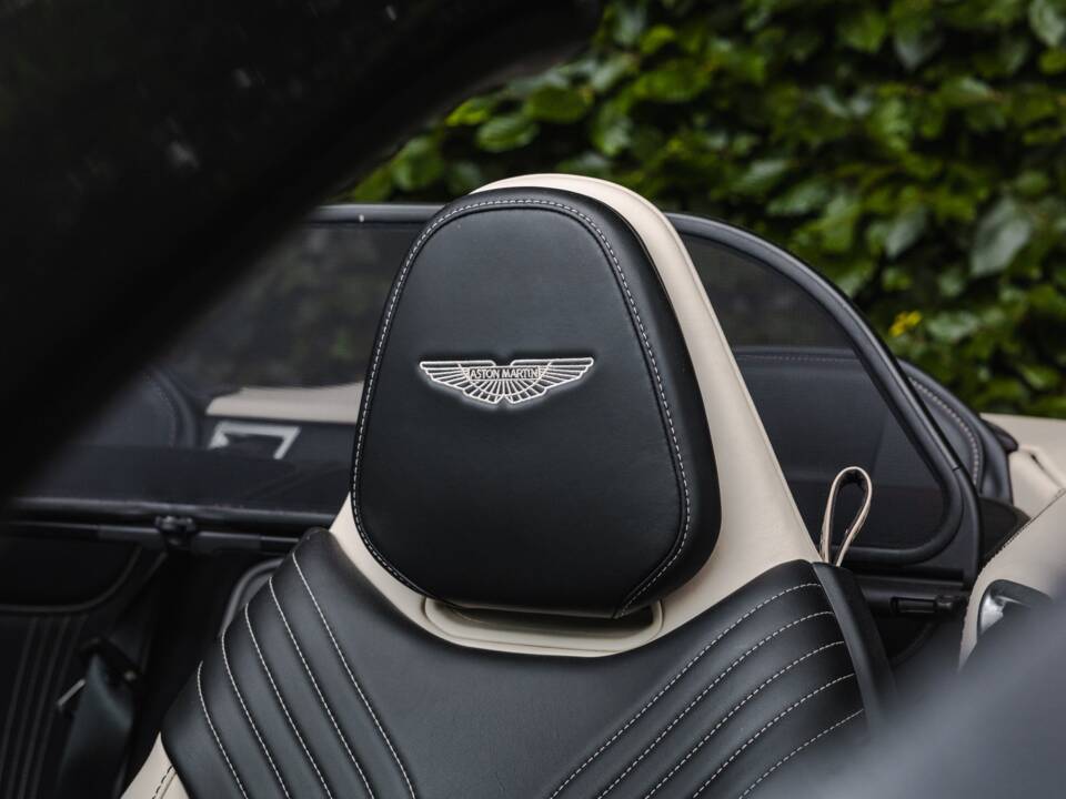 Image 23/39 of Aston Martin DB 11 Volante (2018)
