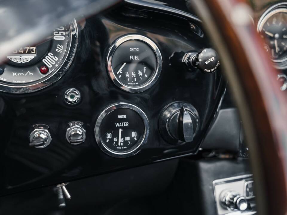 Afbeelding 45/75 van Aston Martin DB 5 Volante (1964)