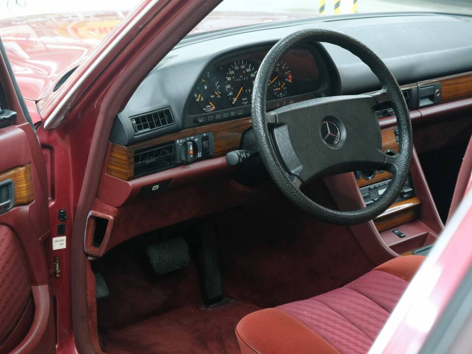 Bild 50/50 von Mercedes-Benz 260 SE (1990)