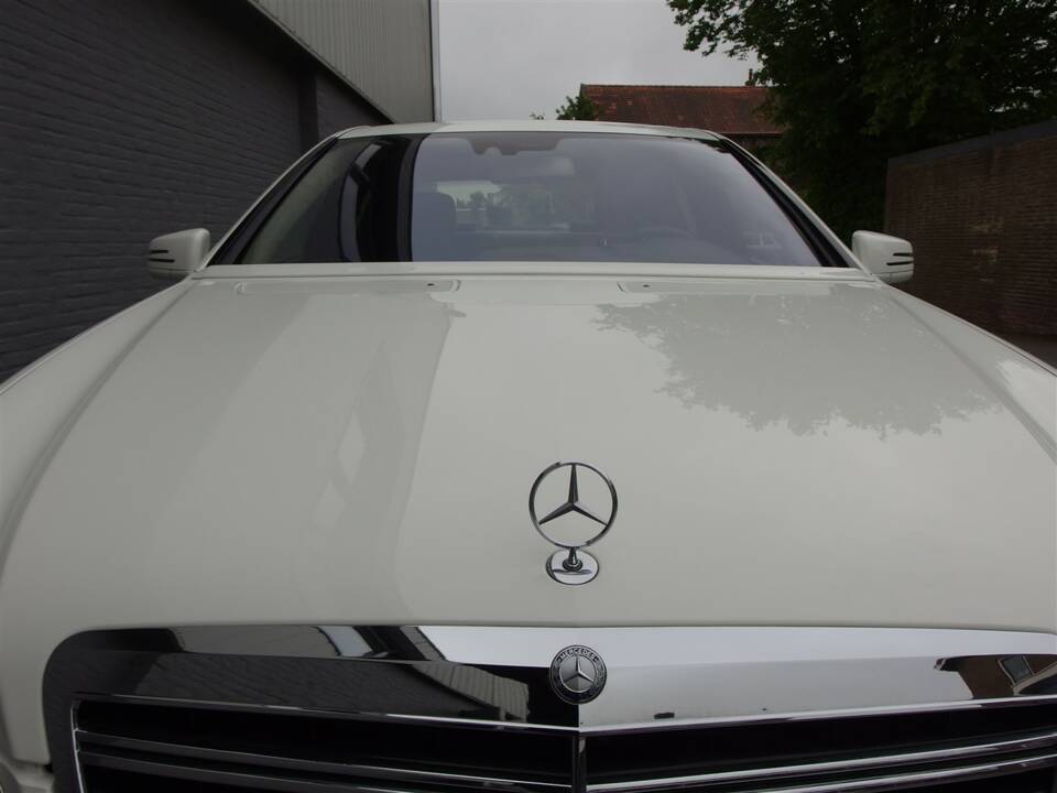 Image 13/99 of Mercedes-Benz S 65 AMG L (2006)