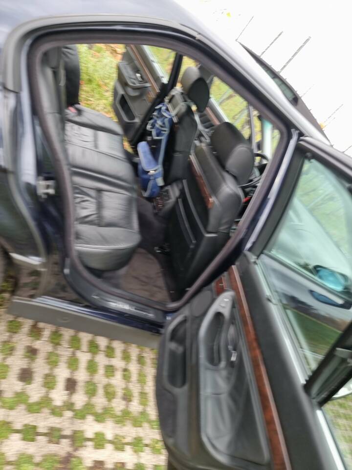 Image 36/58 of BMW 750i (1997)