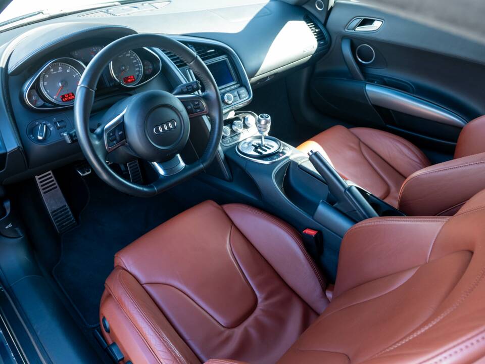 Image 20/33 of Audi R8 (2007)