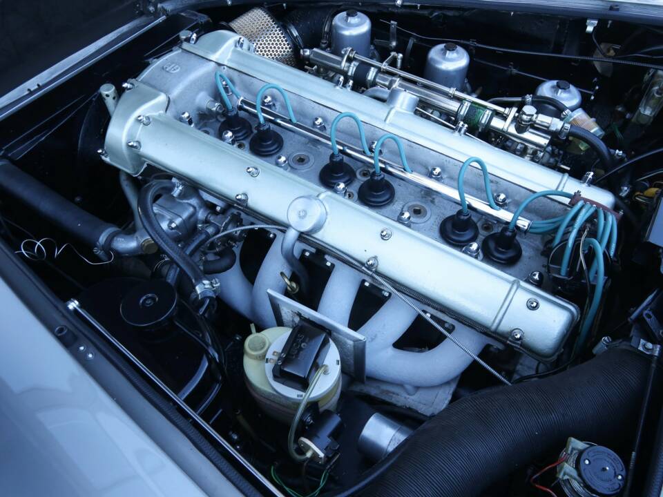 Bild 26/50 von Aston Martin DB 6 (1968)