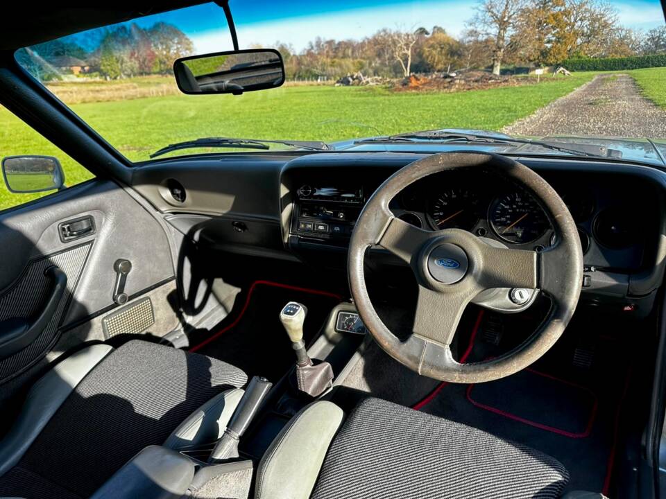 Bild 37/70 von Ford Capri 2,8i (1986)