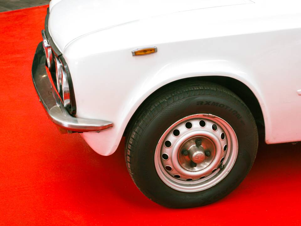 Bild 6/34 von Alfa Romeo Giulia Nuova Super 1600 (1979)