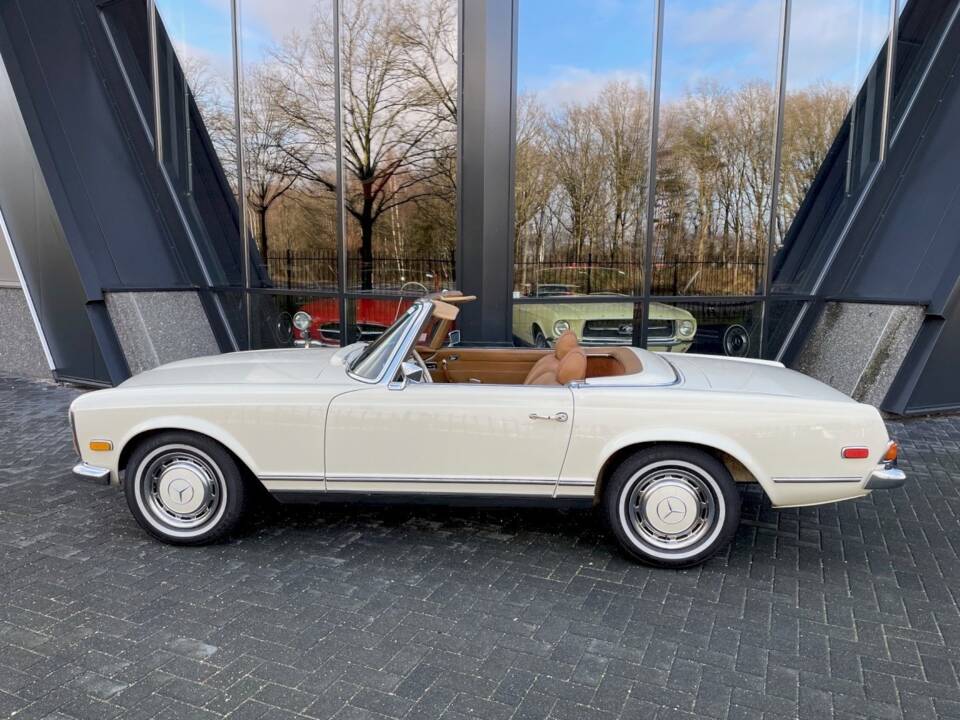 Immagine 7/33 di Mercedes-Benz 280 SL (1970)