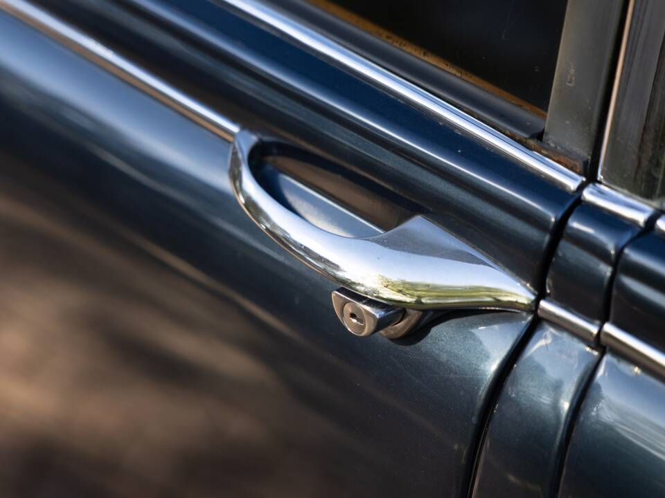 Image 13/50 de Jaguar Mk II 3.8 (1966)