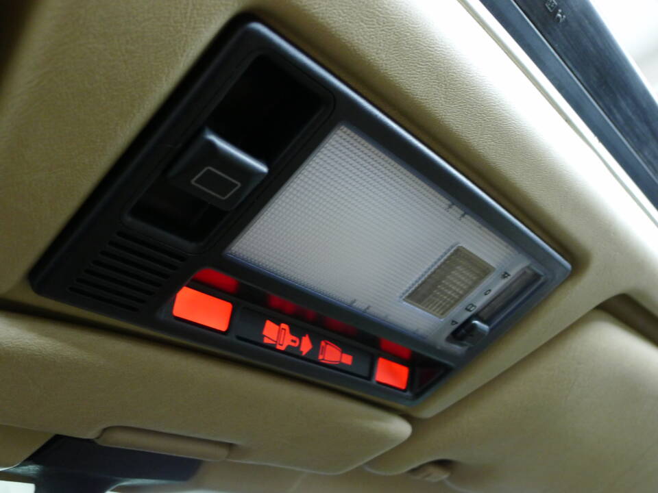 Image 12/33 of Mercedes-Benz 300 CE (1988)
