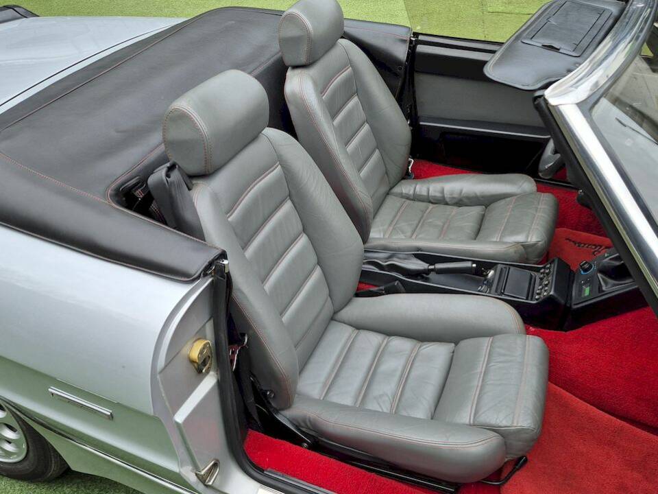 Afbeelding 30/70 van Alfa Romeo 2.0 Spider QV (1987)