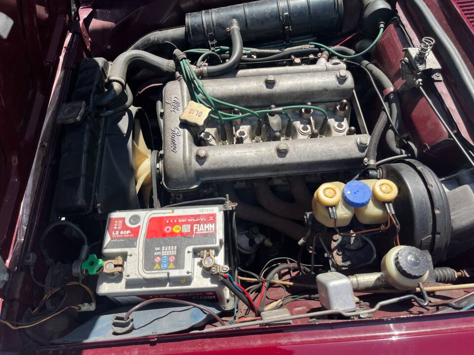 Image 17/17 de Alfa Romeo Giulia GT 1300 Junior (1972)