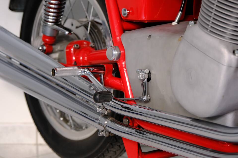 Image 24/99 of MV Agusta 750 Sport (1971)