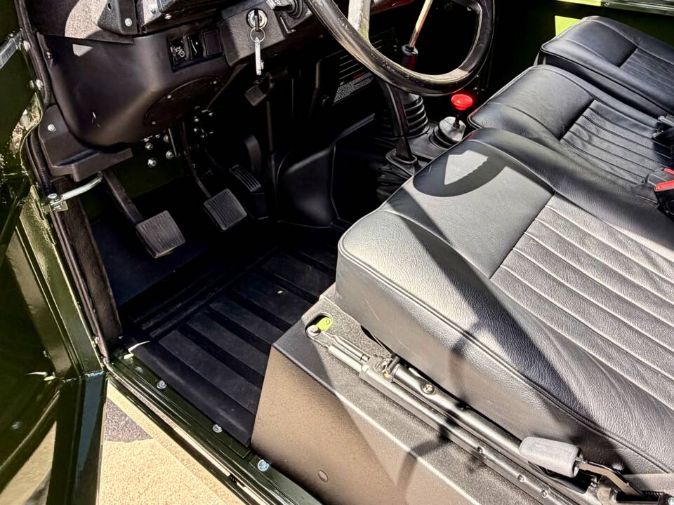 Bild 13/19 von Land Rover 90 (1987)