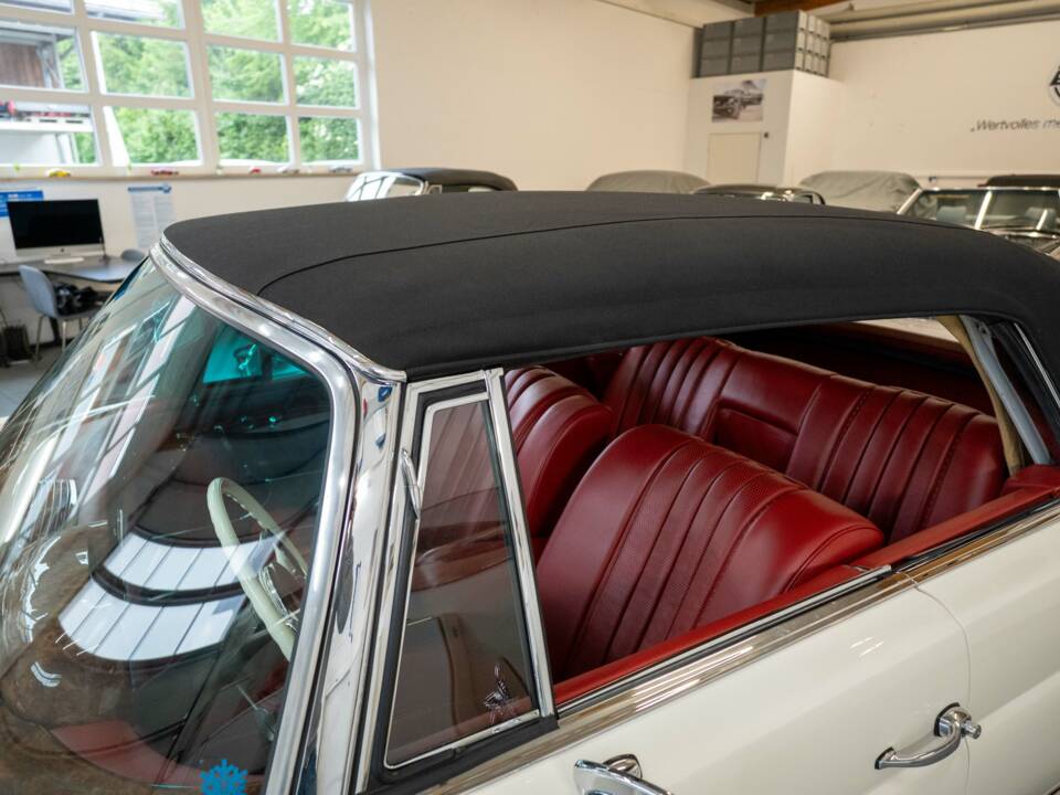 Image 28/37 of Mercedes-Benz 250 SE (1966)