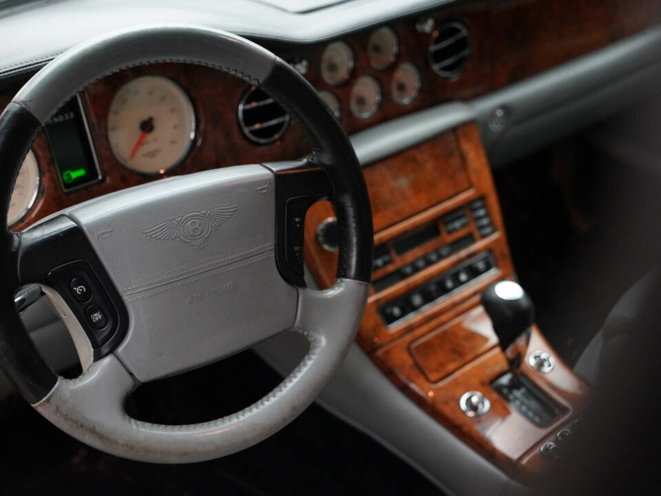 Image 21/50 of Bentley Arnage R (2004)