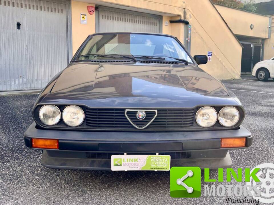 Image 2/10 of Alfa Romeo GTV 2.0 (1981)