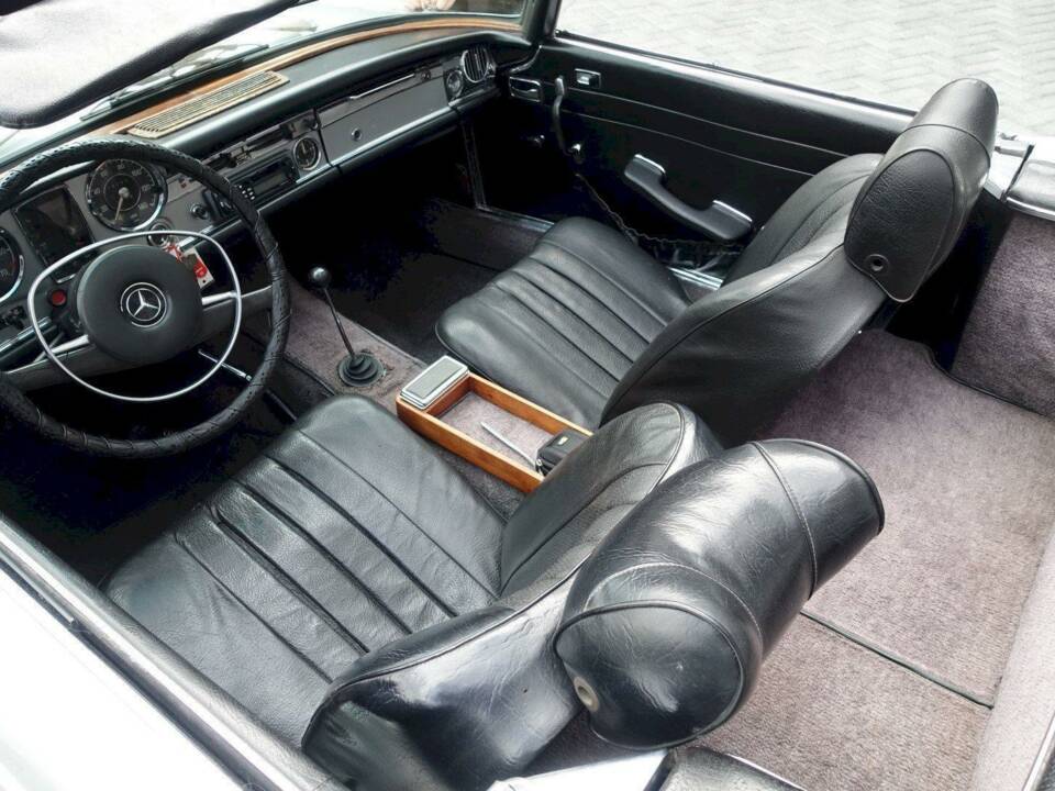 Image 22/36 of Mercedes-Benz 280 SL (1970)