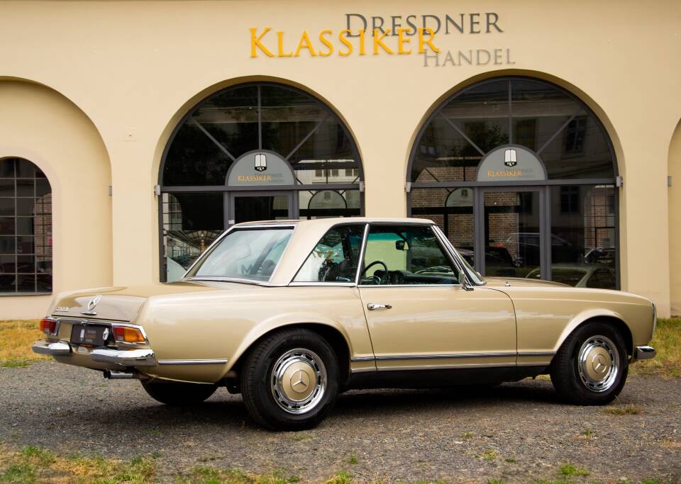 Image 19/56 de Mercedes-Benz 280 SL (1970)