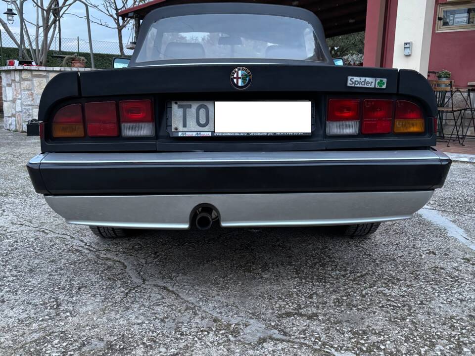 Immagine 5/22 di Alfa Romeo Spider Quadrifoglio (1985)