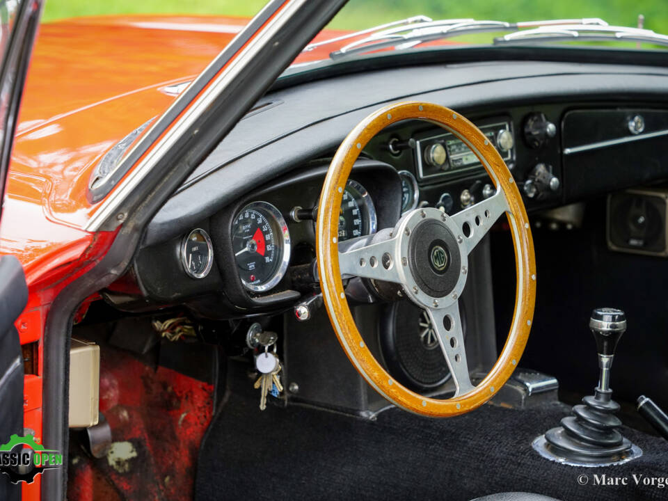 Image 31/46 de MG MGB GT V8 (1975)