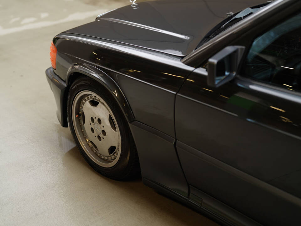 Image 44/83 of Mercedes-Benz 190 E 2.3-16 (1984)