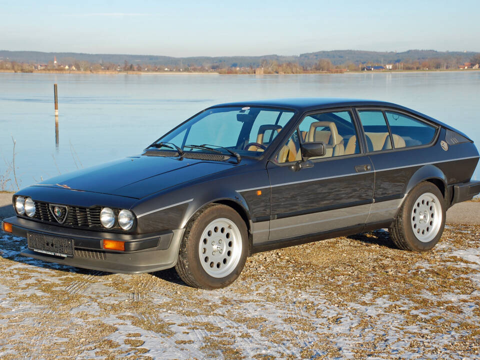 Image 5/49 of Alfa Romeo GTV 2.0 (1985)