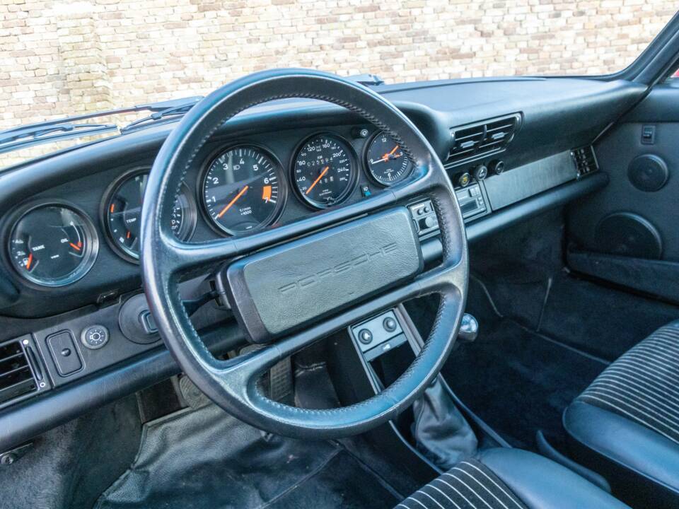 Bild 36/50 von Porsche 911 Carrera 3.2 (1988)