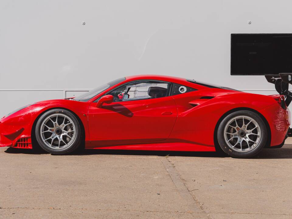 Bild 2/50 von Ferrari 488 Challenge (2017)