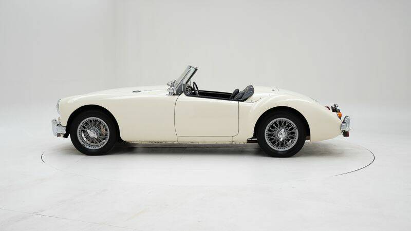 Image 8/15 of MG MGA 1600 (1962)