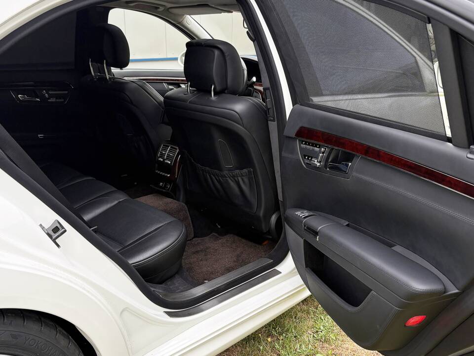 Bild 14/29 von Mercedes-Benz S 63 AMG (2007)