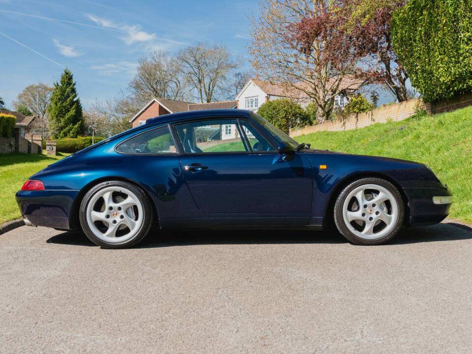 Image 8/52 of Porsche 911 Carrera 4 (1997)
