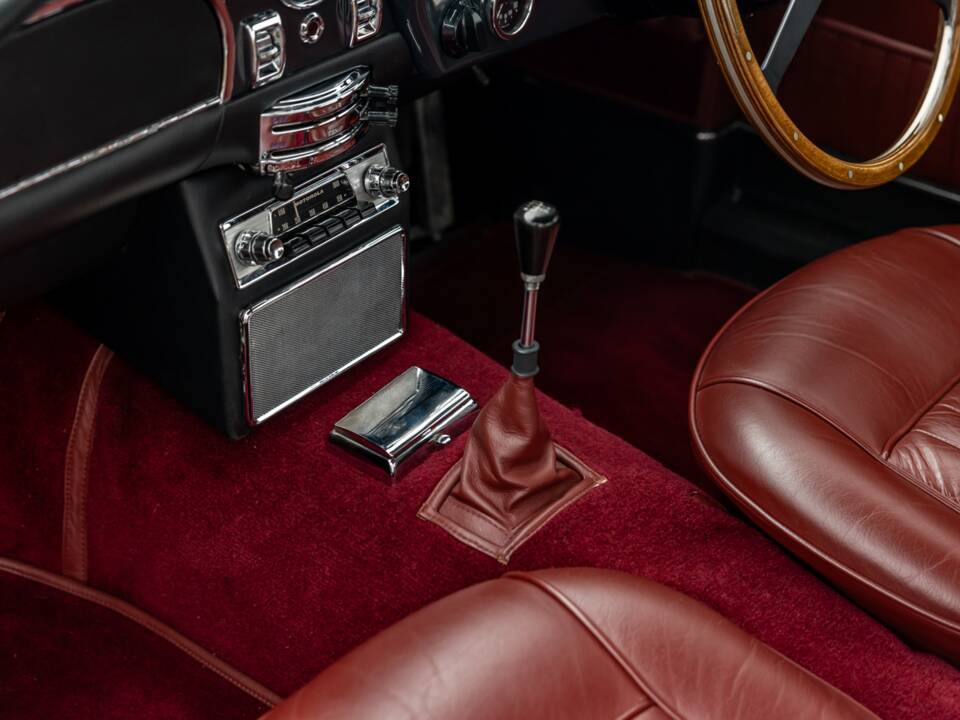 Immagine 54/74 di Aston Martin DB 5 Vantage (1964)