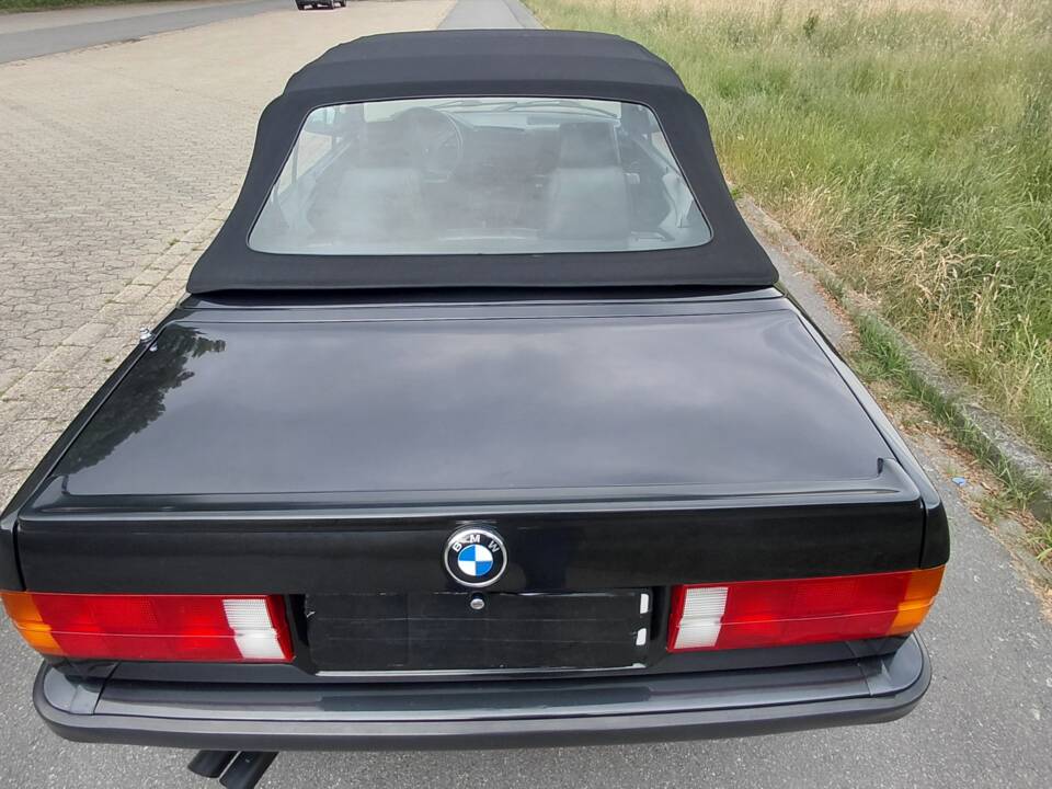 Immagine 8/53 di BMW 320i (1989)