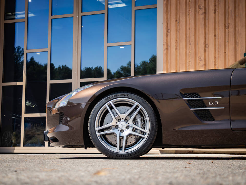 Image 10/50 of Mercedes-Benz SLS AMG Roadster (2013)