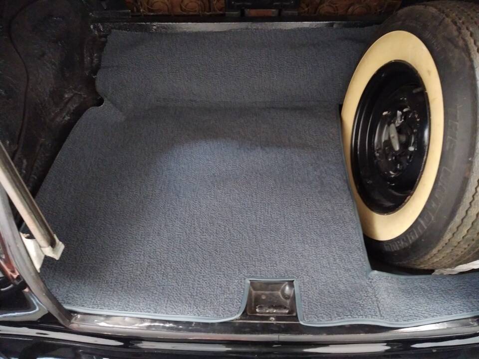 Image 36/50 of Cadillac 61 Sedan (1941)