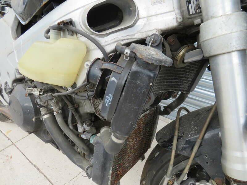 Bild 15/31 von Suzuki TL 1000R (1998)