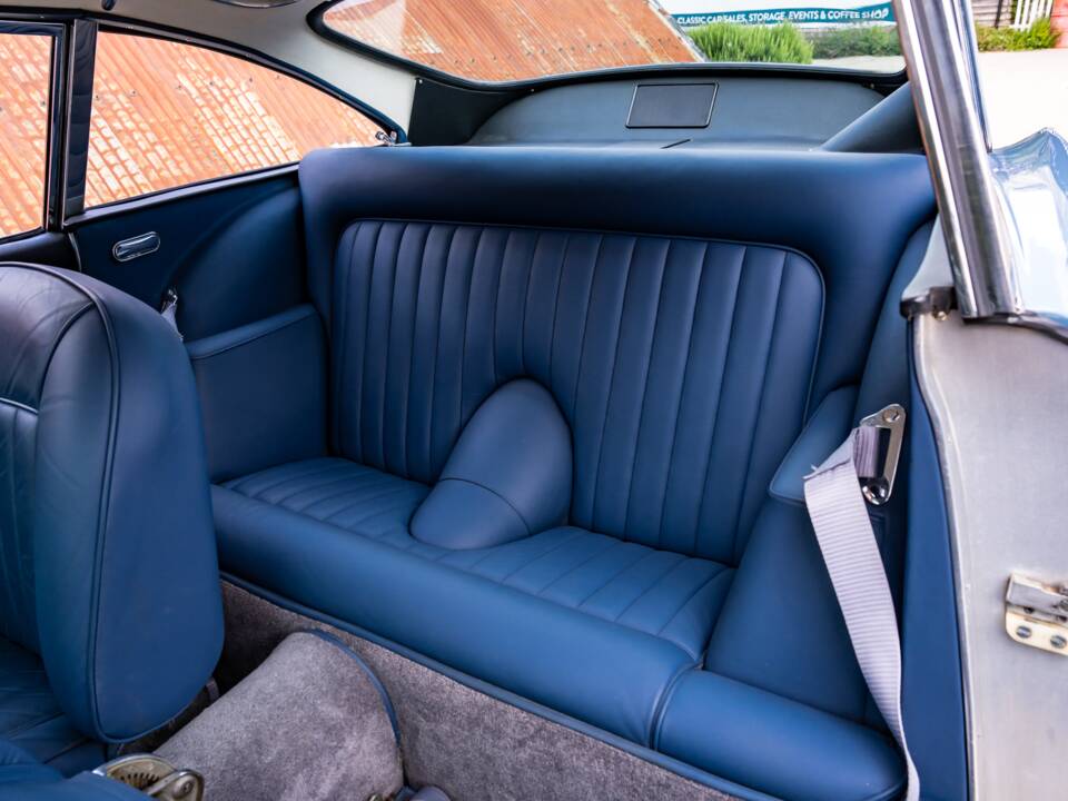 Image 29/56 of Aston Martin DB 4 (1960)