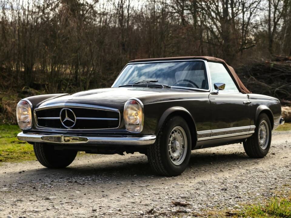 Image 2/21 de Mercedes-Benz 280 SL (1969)