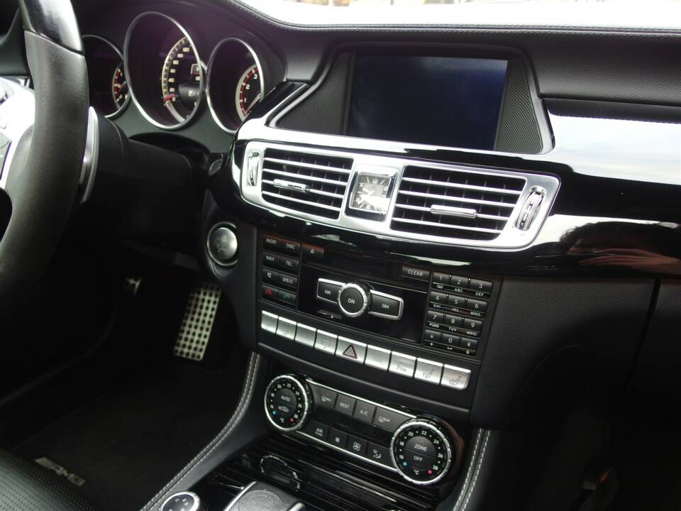 Image 47/97 of Mercedes-Benz CLS 63 AMG S 4MATIC (2013)