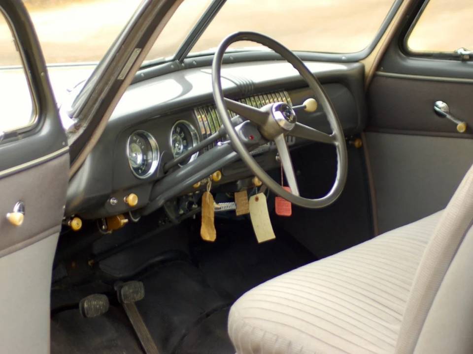 Bild 11/16 von Chevrolet Deluxe Styleline Hardtop Coupé (1951)