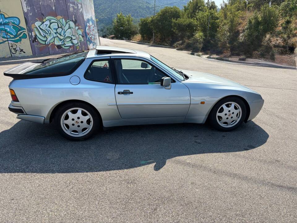 Image 8/98 of Porsche 944 Turbo S (1988)