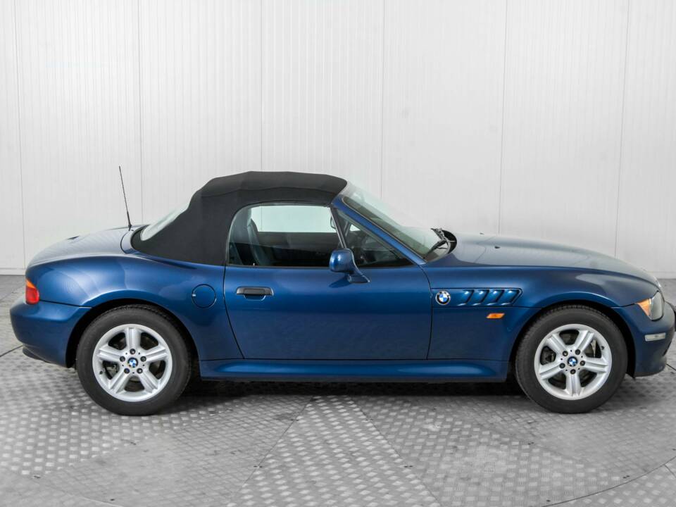 Bild 49/50 von BMW Z3 1.9i (2000)