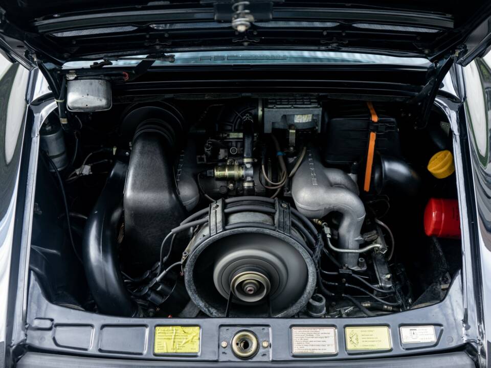 Immagine 7/33 di Porsche 911 Carrera 3.2 (1987)