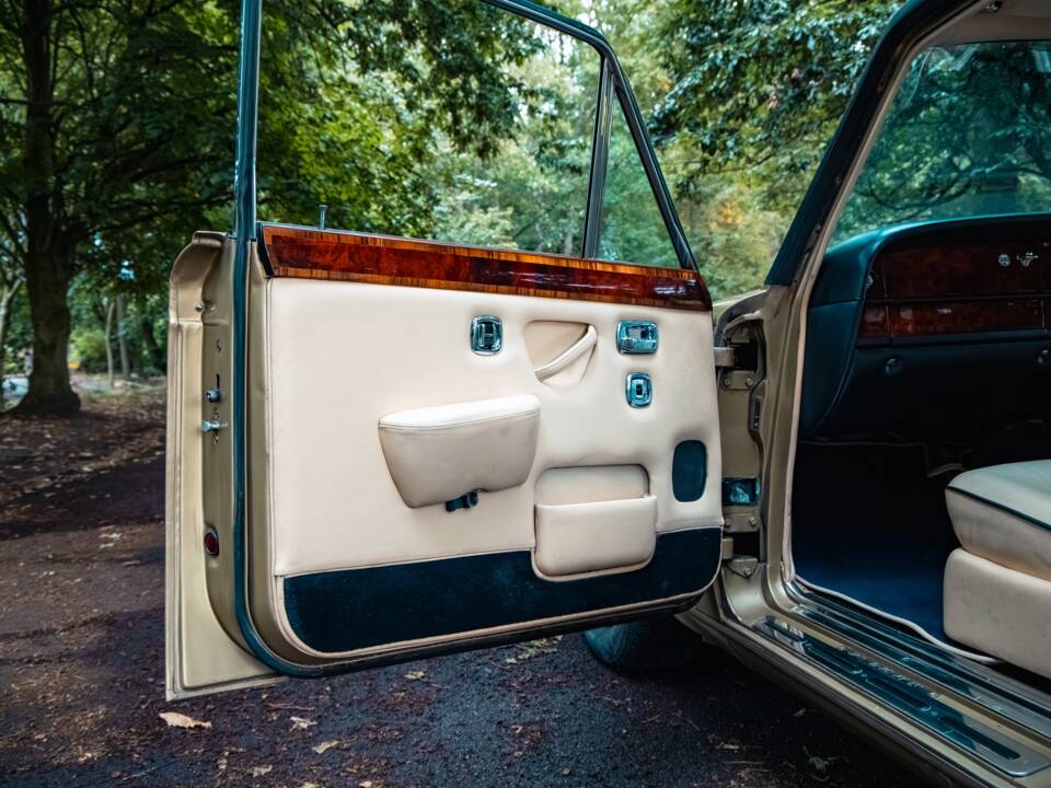 Image 26/36 de Rolls-Royce Silver Shadow II (1980)