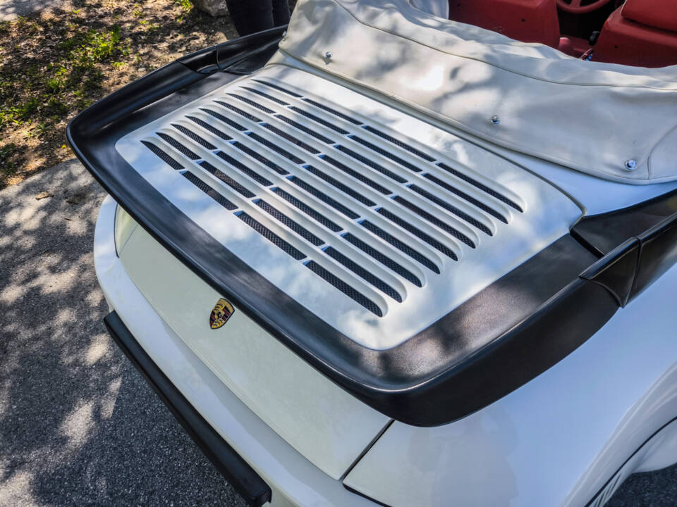 Image 32/36 of Porsche 911 Carrera 3.2 (1985)
