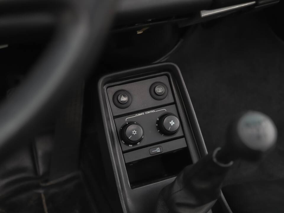 Image 74/108 de Porsche 911 Carrera 3.2 (1989)